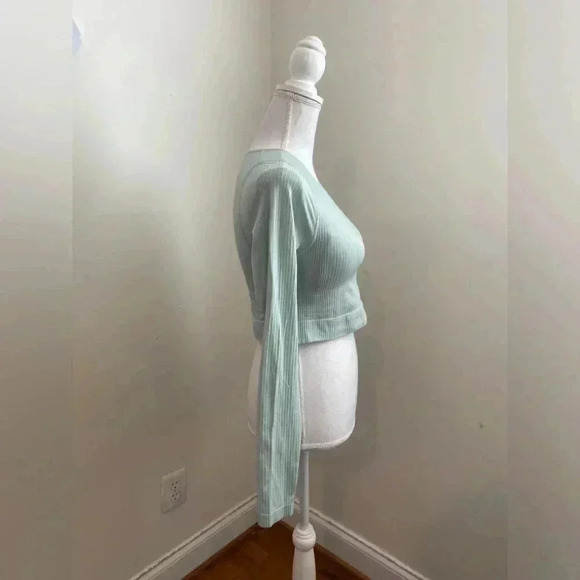 Lululemon Ebb to Street Long Sleeve Top in Delicate Mint Size 6 - Picture 5 of 9
